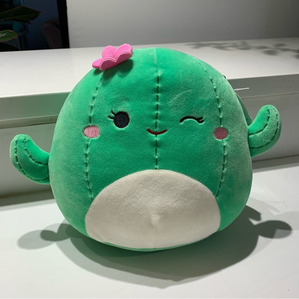 SquishMallows NWT Maritzo cactus with flower.  Green, approximately 8”.